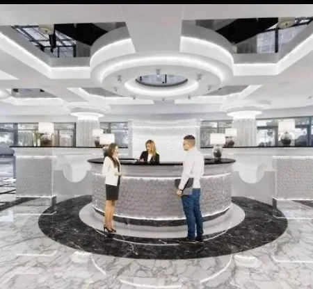 Hanza Tower Club Family Jacuzzi & Pool Lejlighed