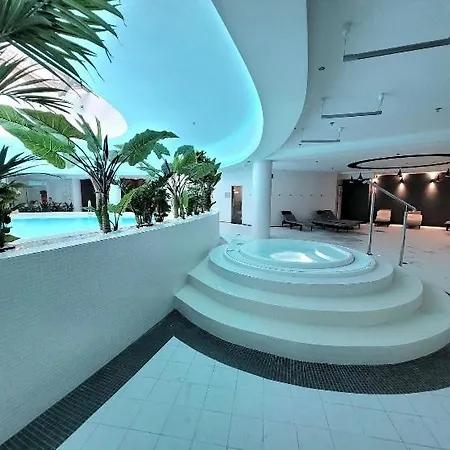 Hanza Tower Club Family Jacuzzi & Pool شتشيتسين